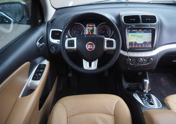 Fiat Freemont cena 43900 przebieg: 228890, rok produkcji 2015 z Braniewo małe 667